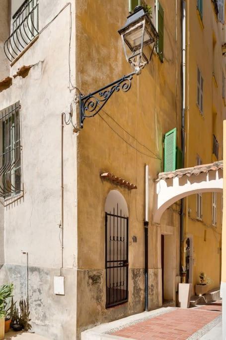 Between The Roofs Of Menton Old Town And The Sea Екстериор снимка